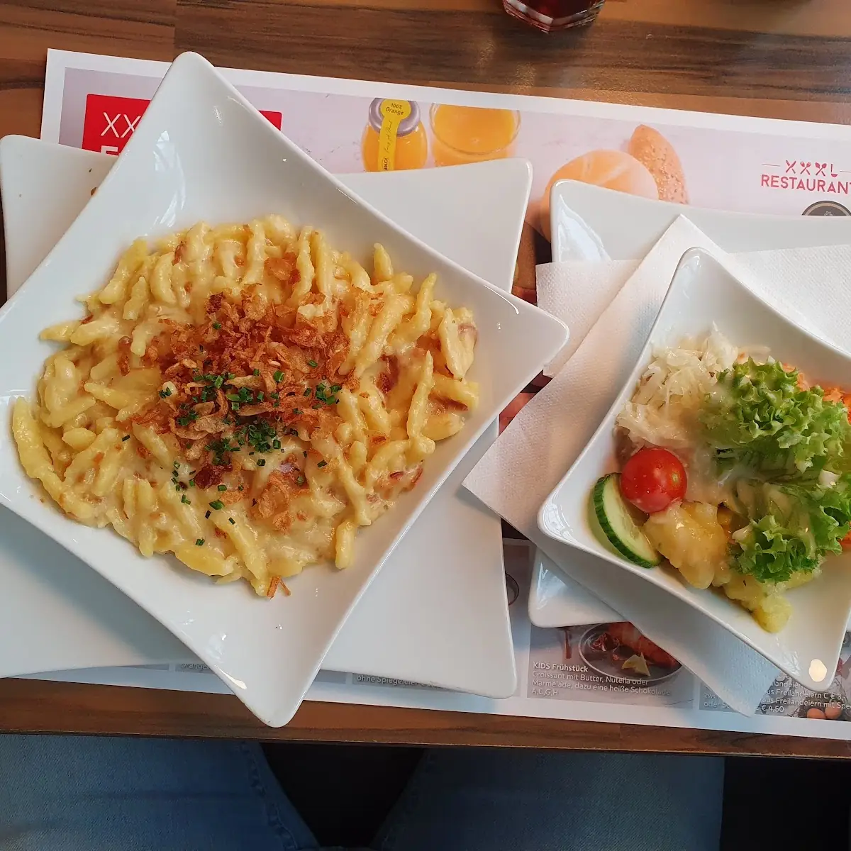 Kässpätzle Mit Gemischtem Salat