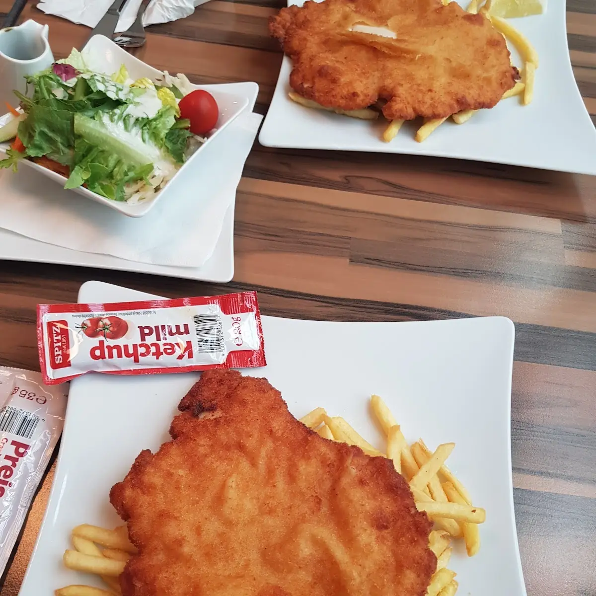 Putenschnitzel Mit Pommes
