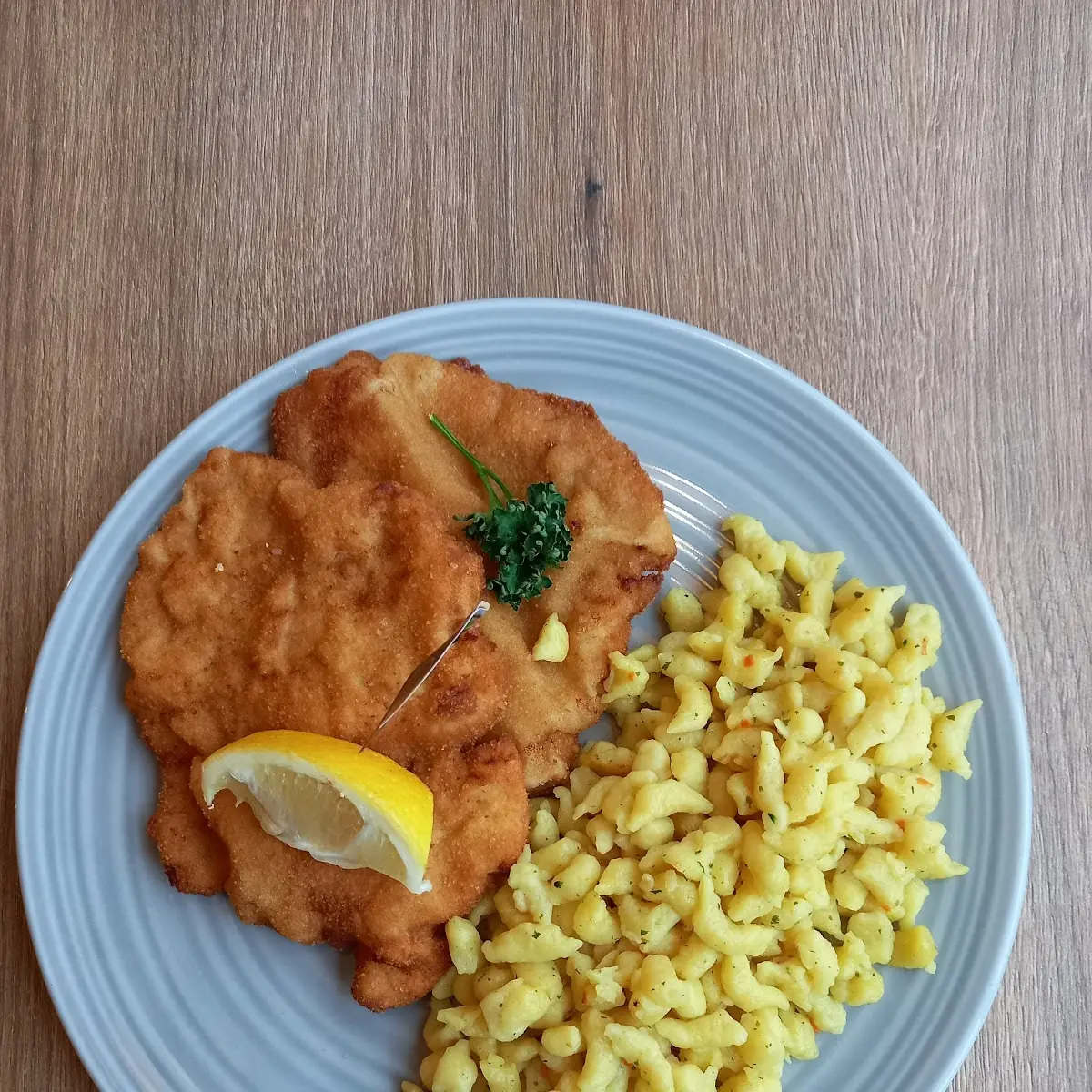 Schnitzel Paniert Mit Spätzle