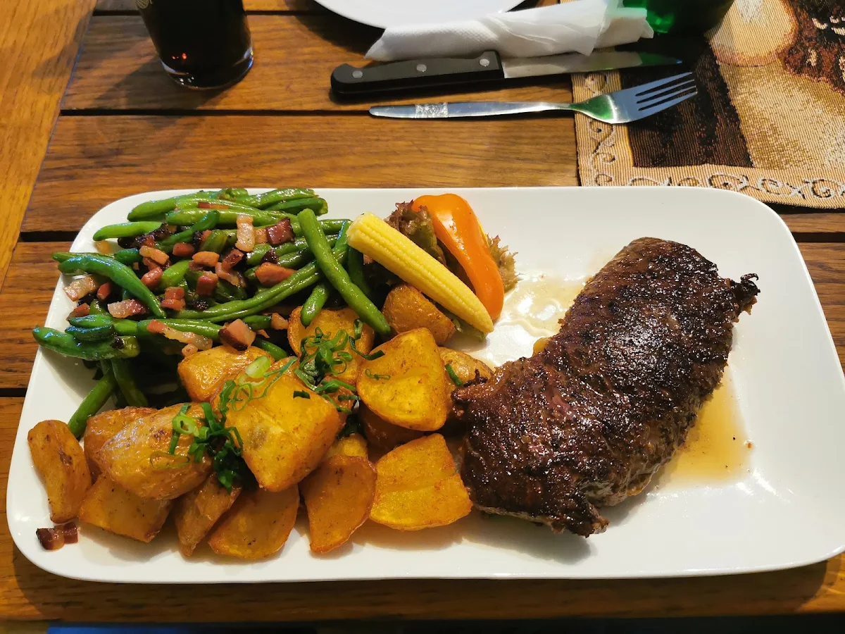 Steak Mit Speckfisolen Und Bratkartoffel