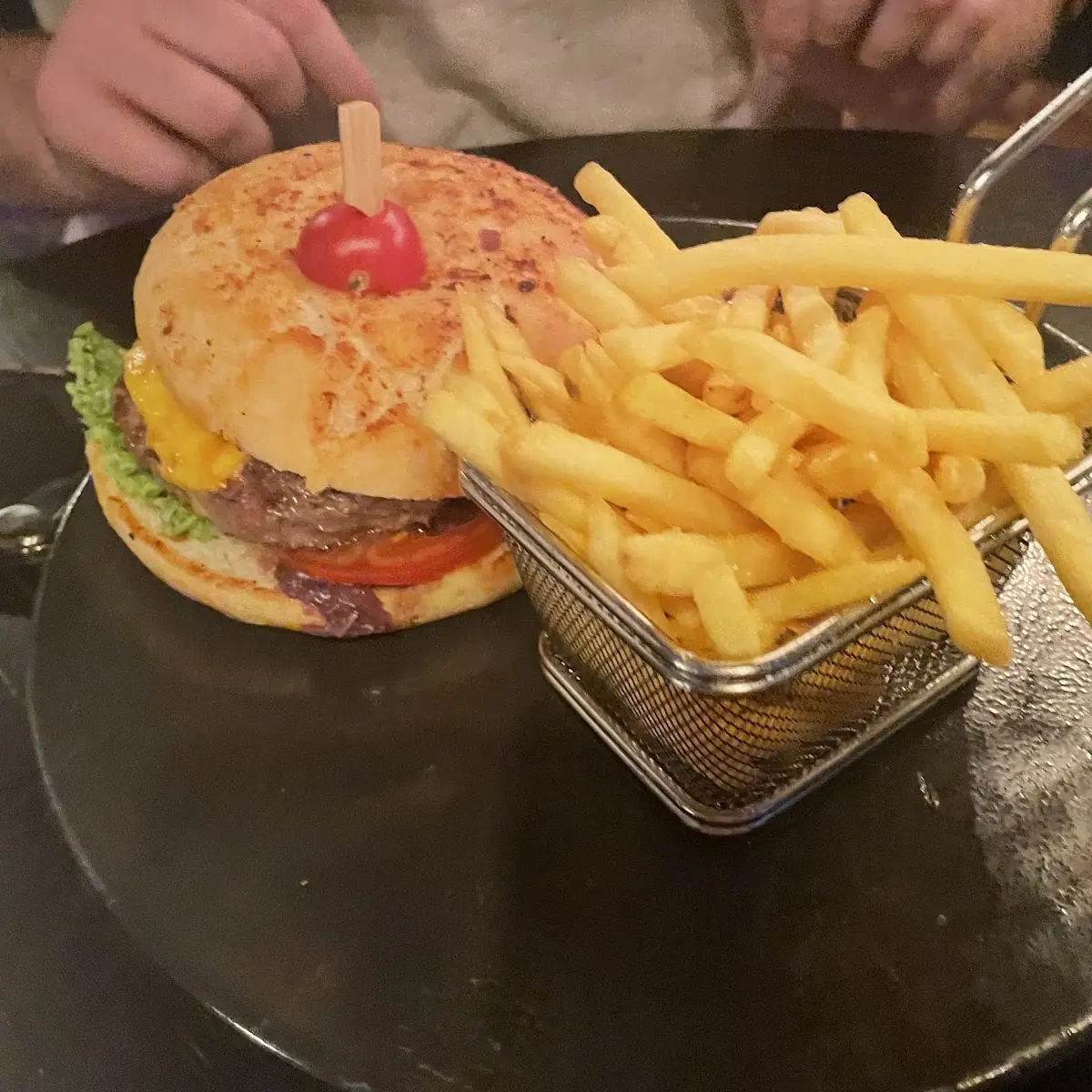 Cheeseburger, Liebelei Sölden