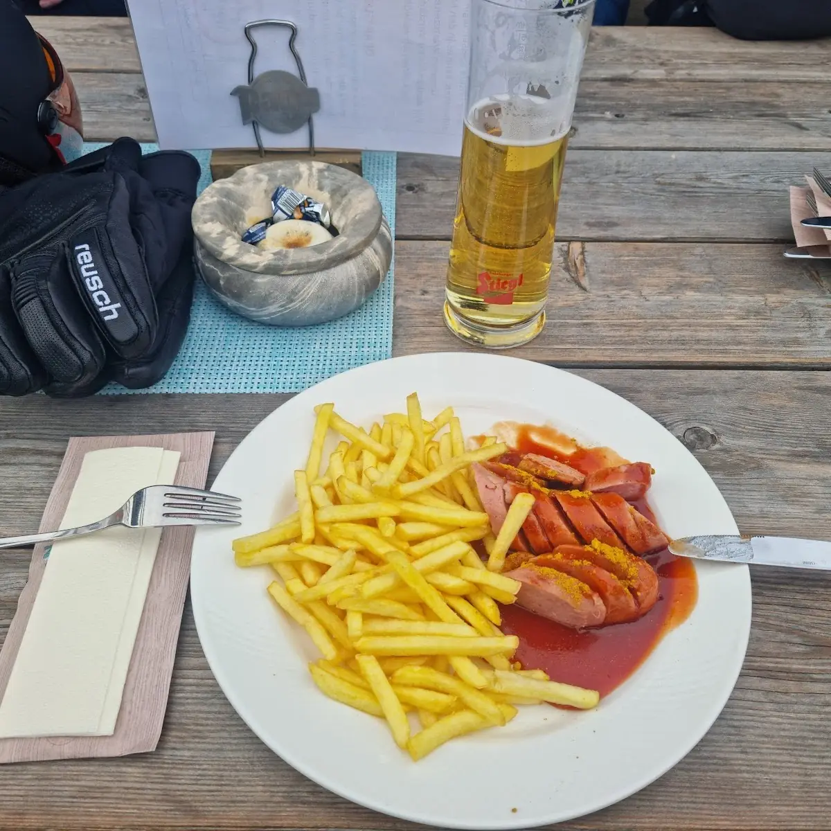 Currywurst Mit Pommes