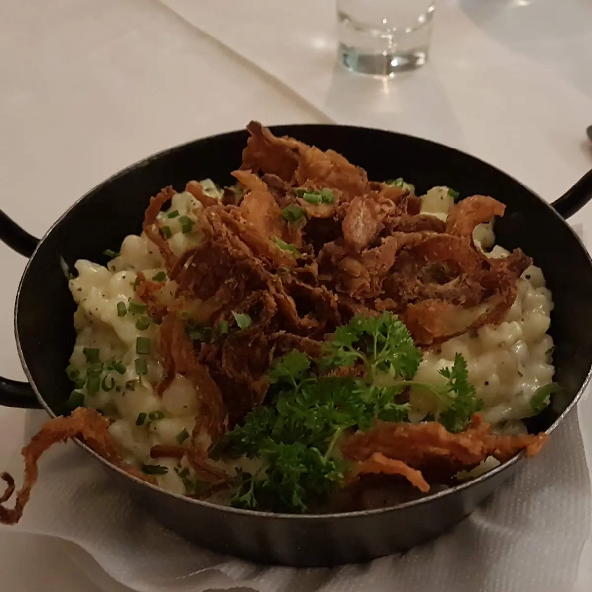 Spatzle Con Formaggio E Cipolle Fritte