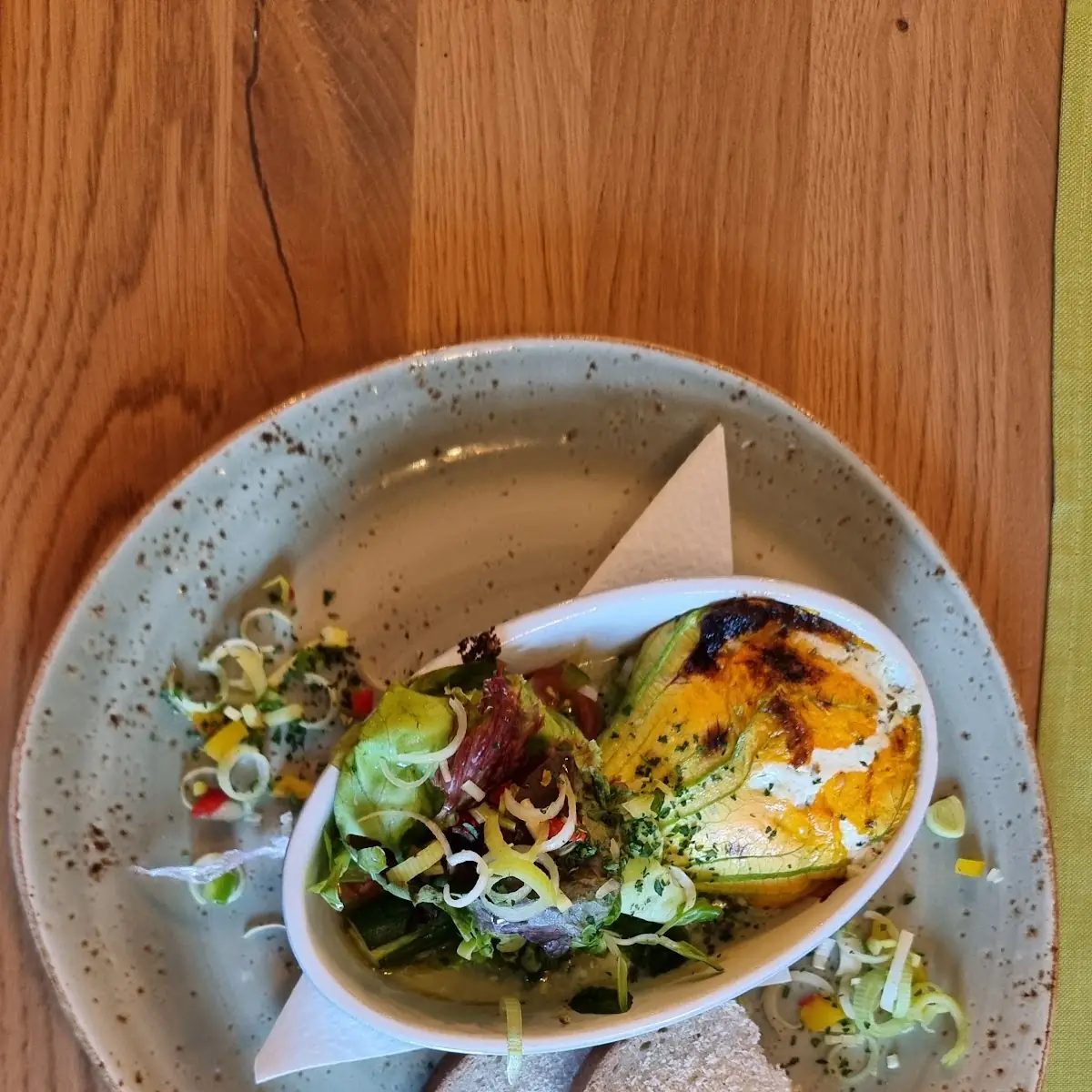 Gefüllte Zucchiniblätter Mit Gemüse