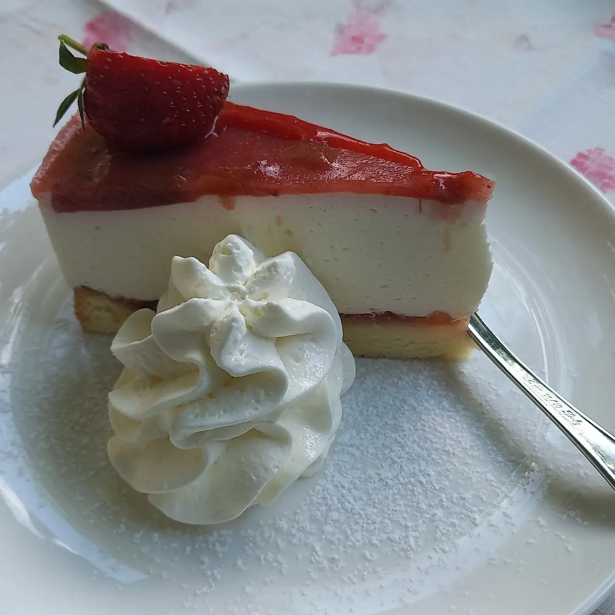 Rhabarber-erdbeer Joghurttorte