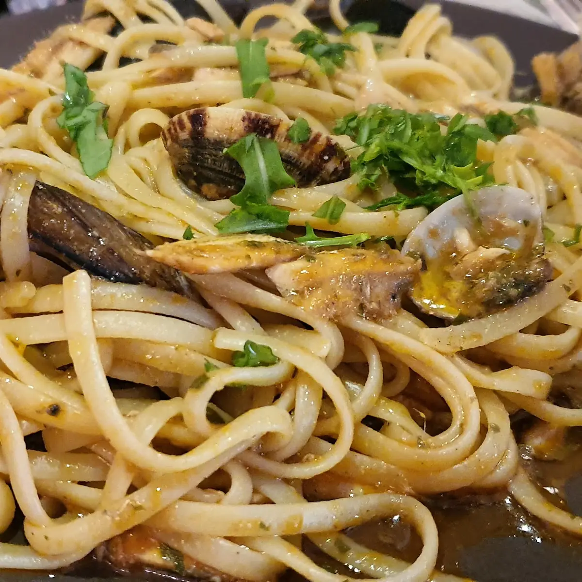 Hausgemachte Tagliatelle Mit Vonvole Und Sardellen