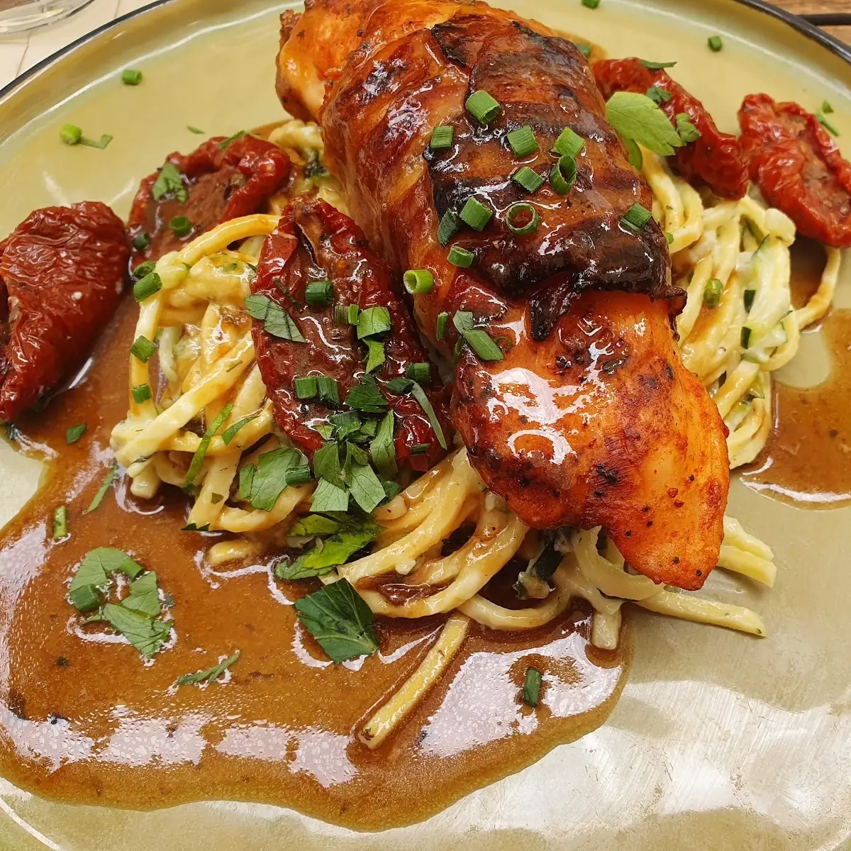 Huhn Im Speckmantel Mit Zucchini Tagliatelle