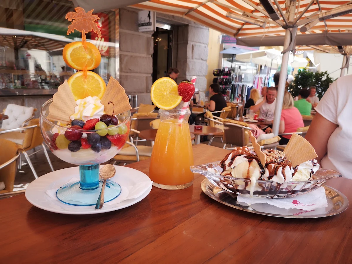 Hausbecher Marillensoda Bananensplit