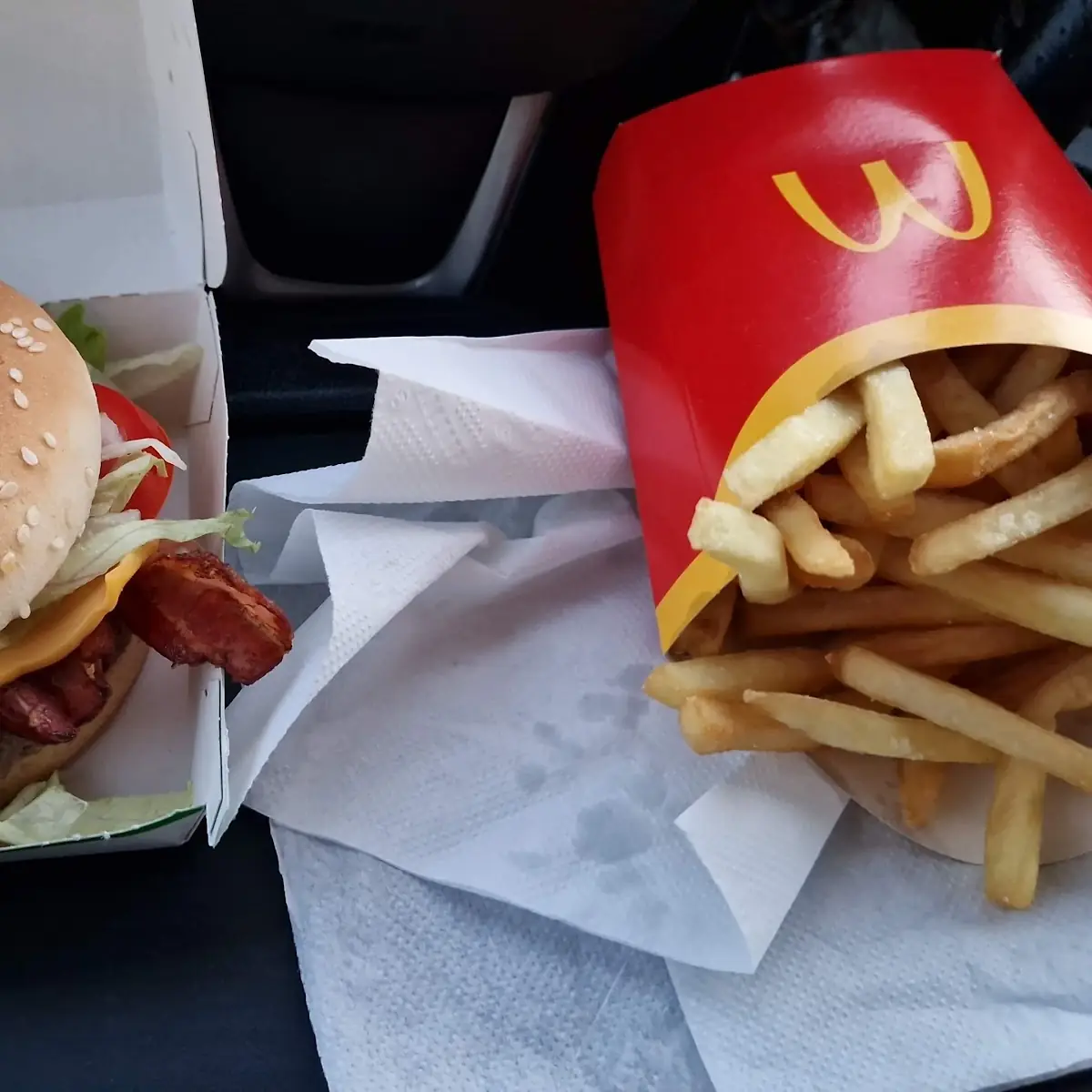 Hamburger Royal TS Mit Speck Und Pommes