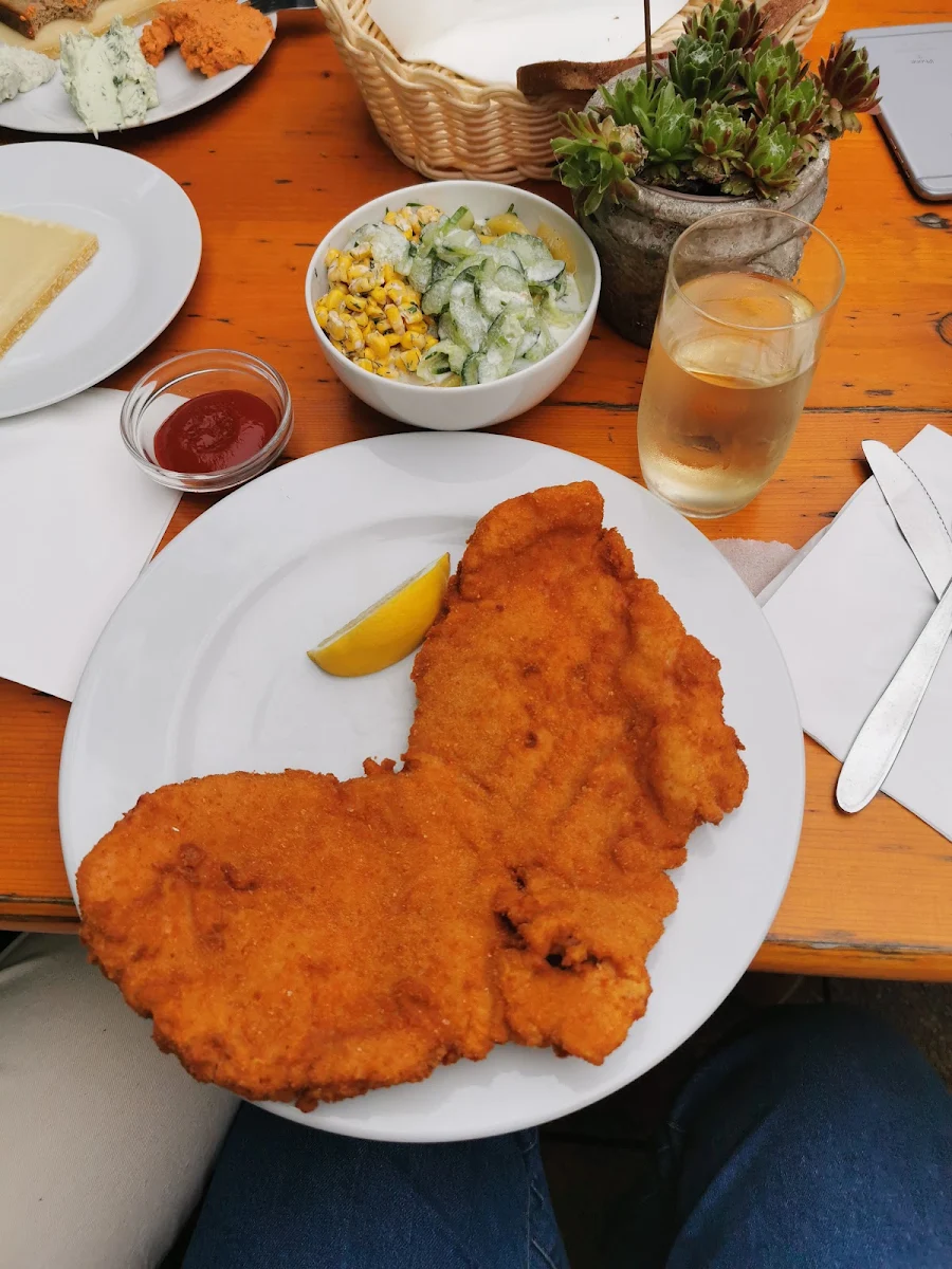 Surschnitzel Mit Gemischter Salat