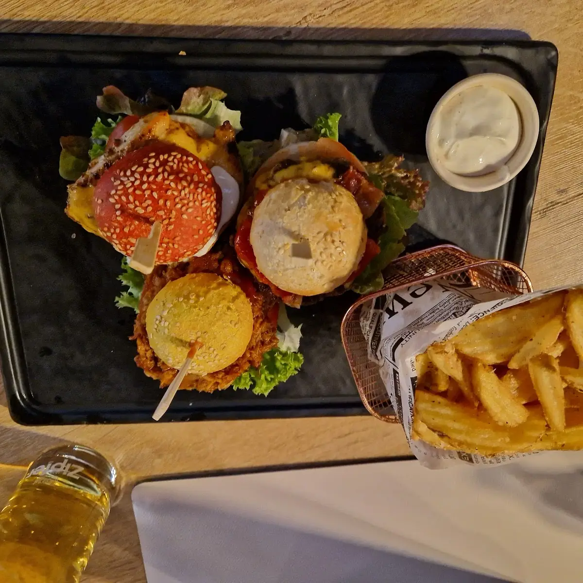 Halle Burger 3erlei Mit Zwiebelringe