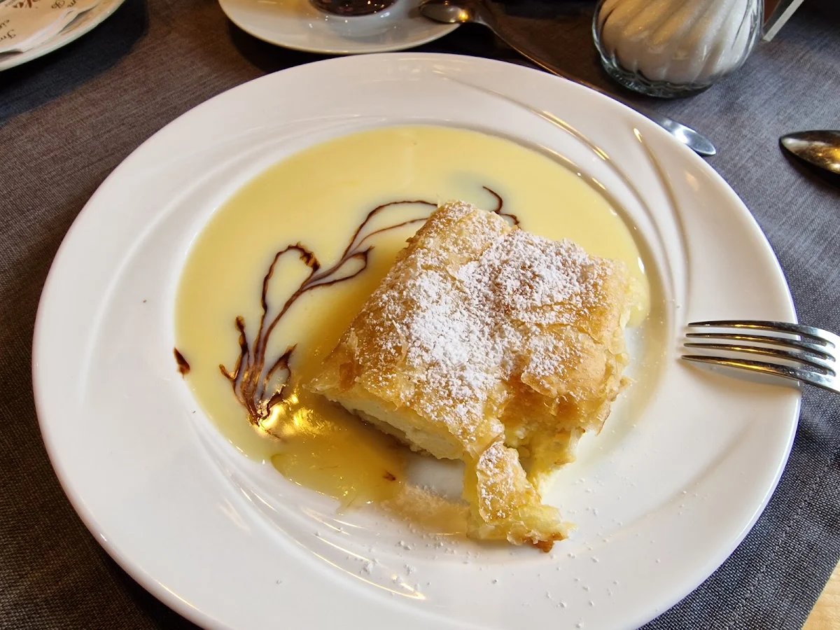 Topfenstrudel Mit Vanillesauce