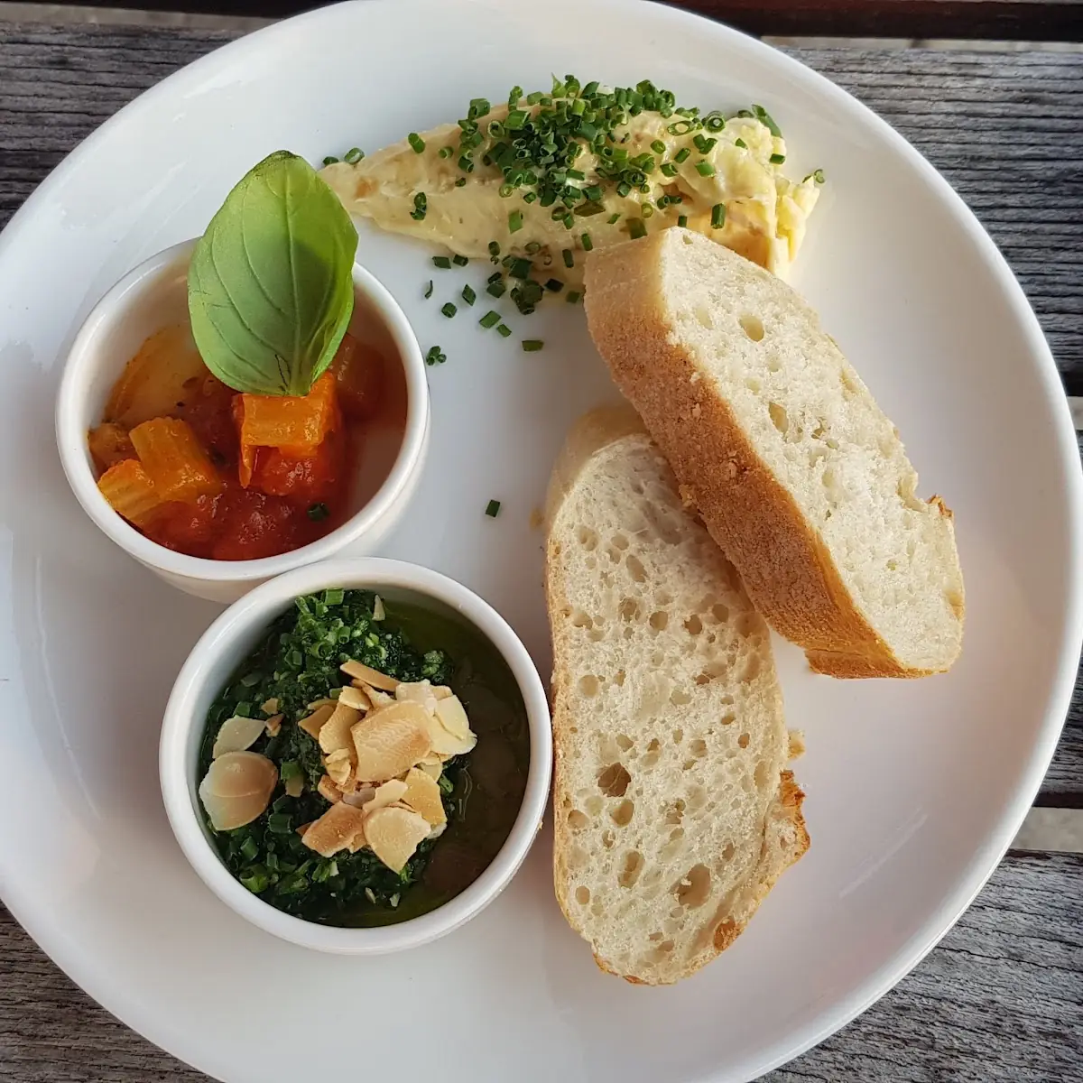 Gedeck Aufstrich Chutney Und Pesto, Wirtshaus am Kampesberg