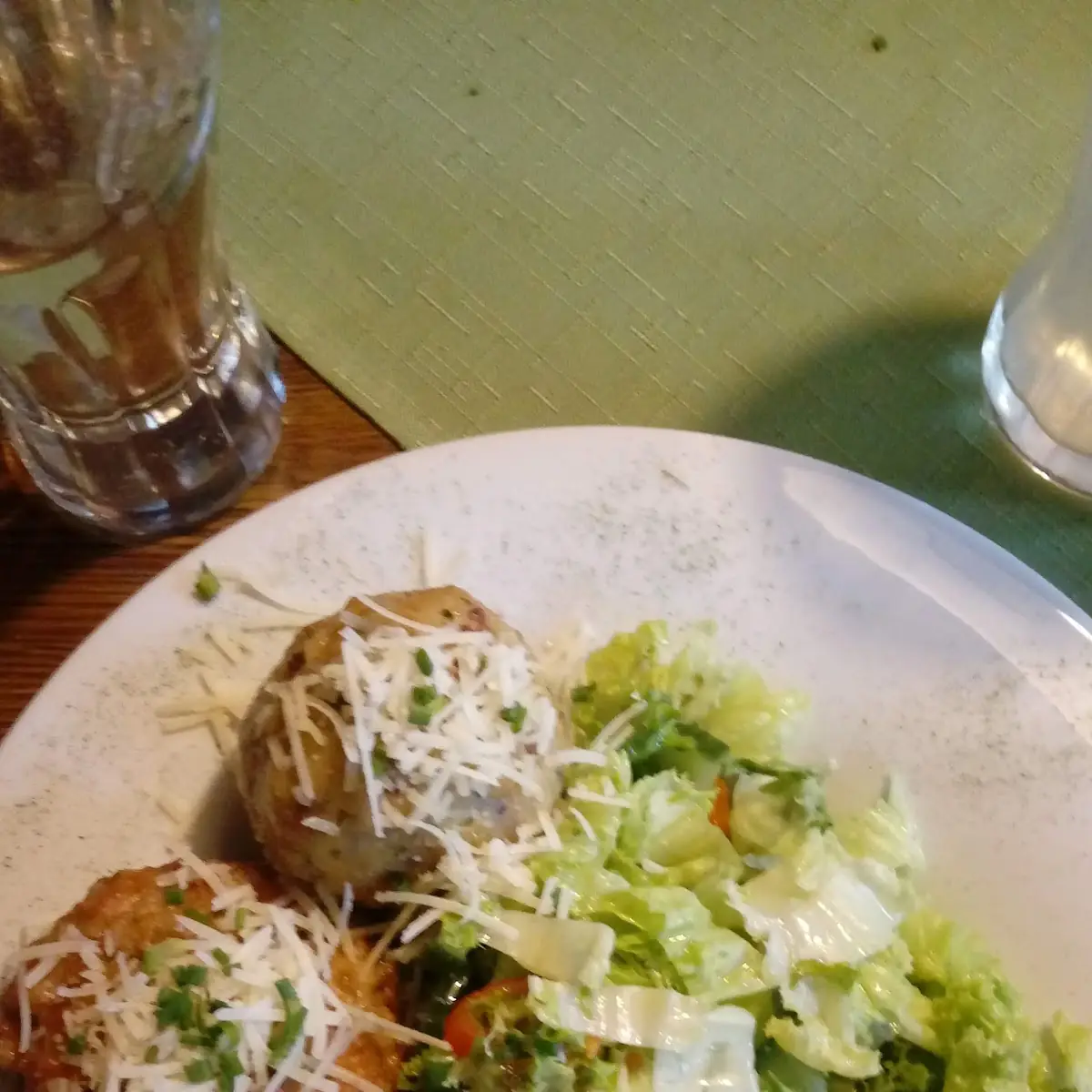 Salat Mit Zweierlei Knödel