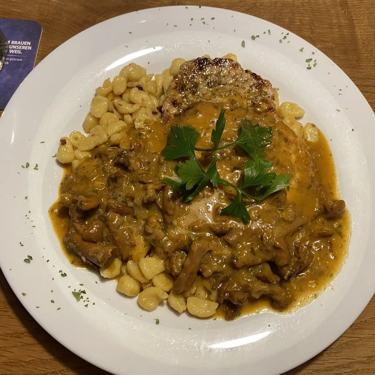 Schnitzel Mit Pilzen Und Spätzle