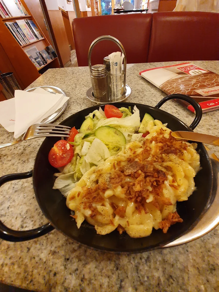Spätzle Mit Garnierung