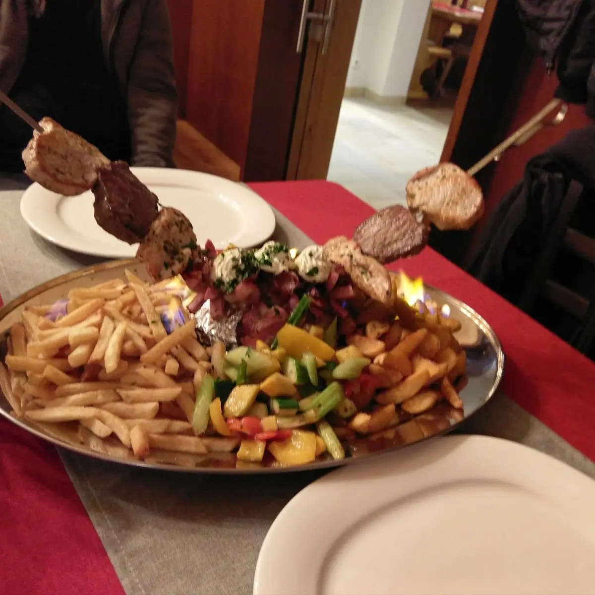 Grillspiess Für 2 Mit Grillgemüse Und Bratkartoffeln