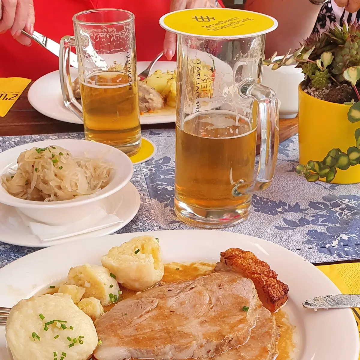 Schweinebraten Mit Knödel Und Kraut