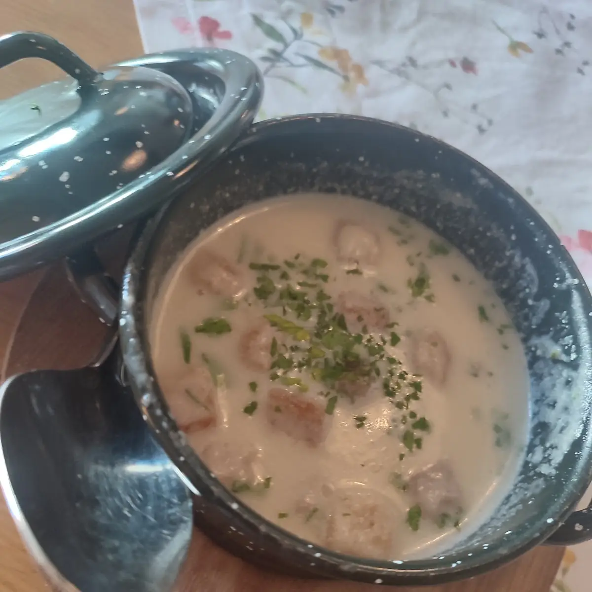 Vegane Petersilienwurzelsuppe