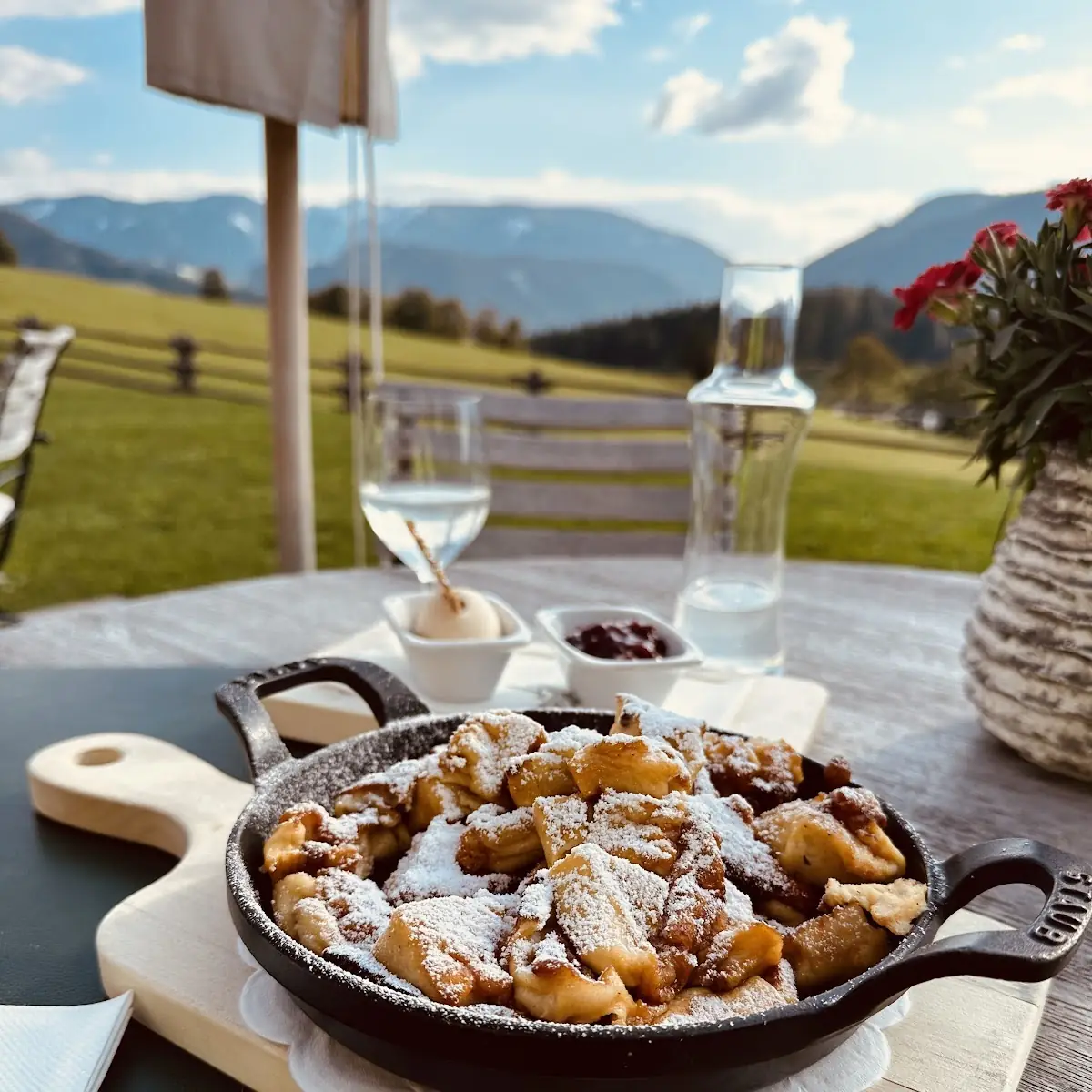 Palatschinken Mit Eis Und Zwetchgenmuss