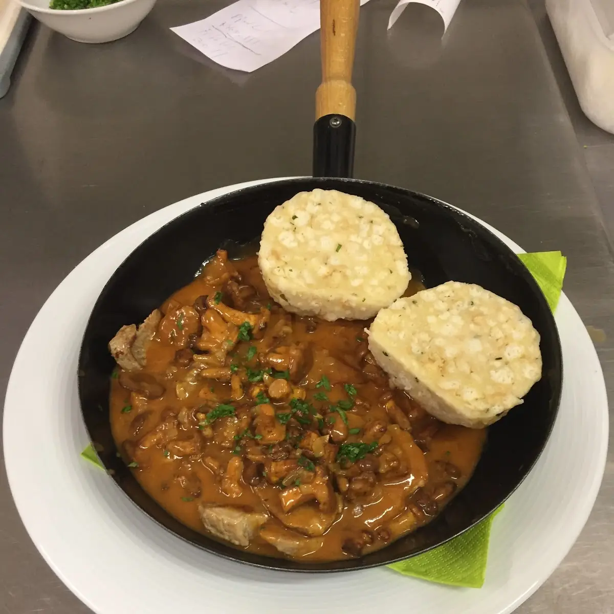Eierschwammerl Mit Knödel