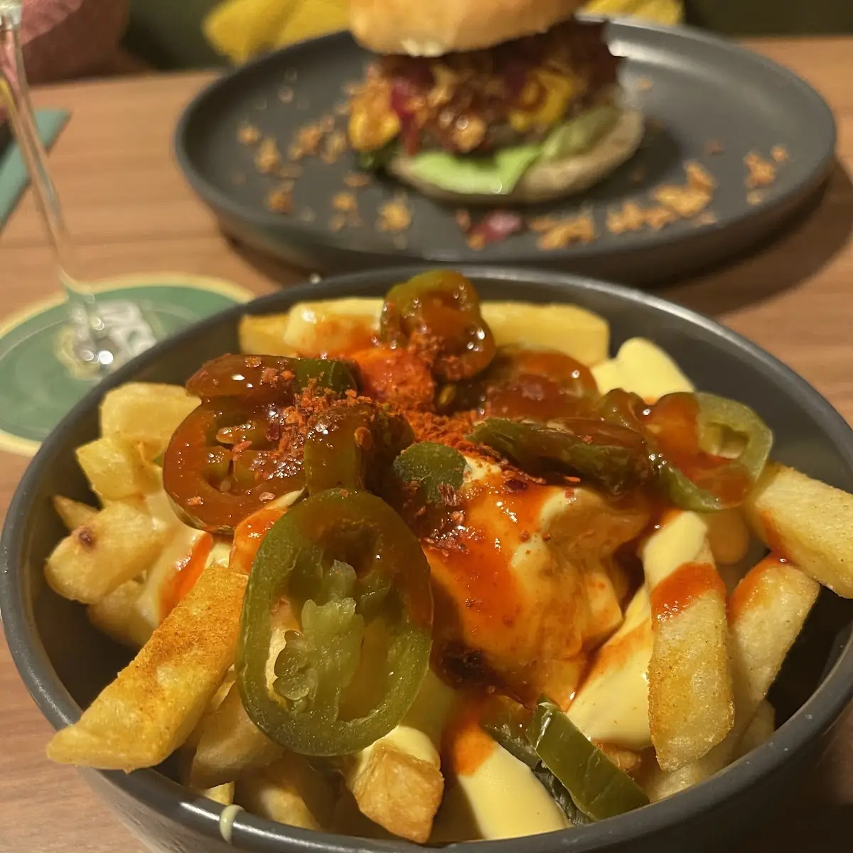 Cheddar Pommes Mit Jalapeños