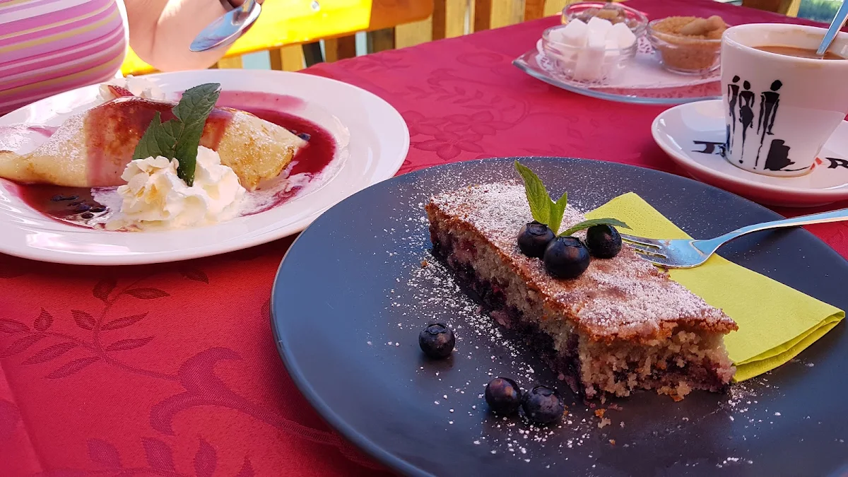 Heidelbeerkuchen U Palatschinken Mit Eiskugel