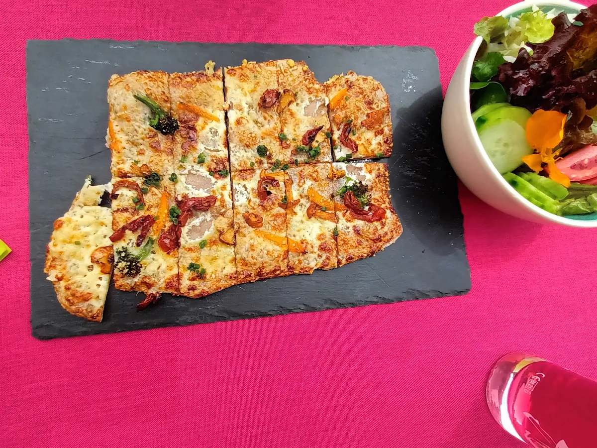 Vegetarischer Feuerfleck Mit Kleinem Salat