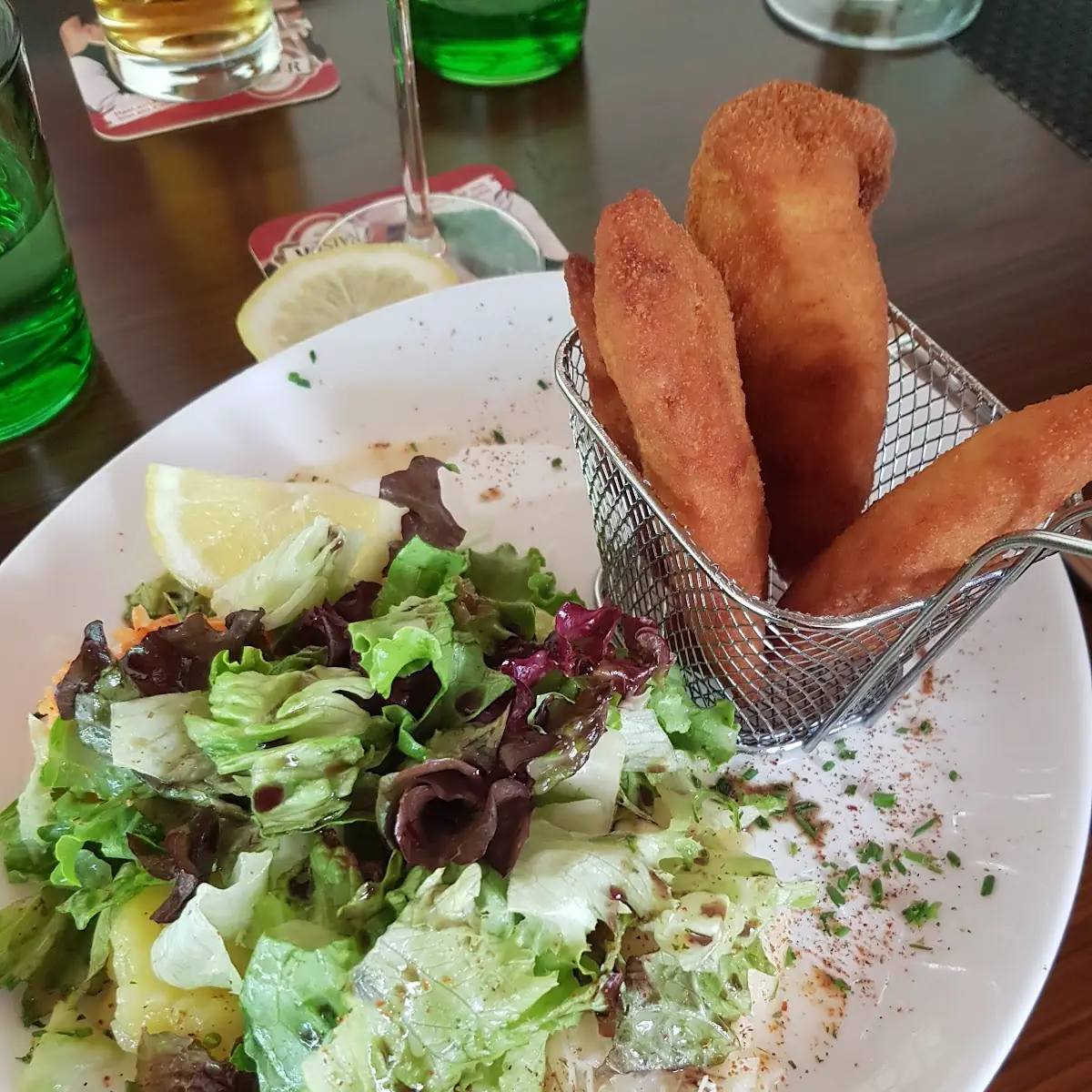 Salat Mit Gebackenen Hühnerbruststreifen