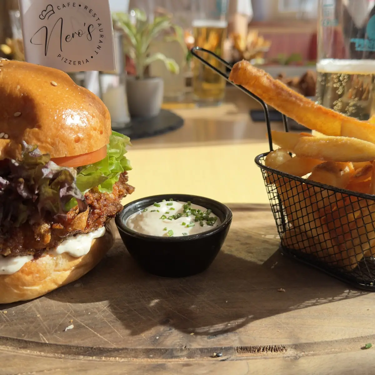 Nero's Burger Mit Pommes
