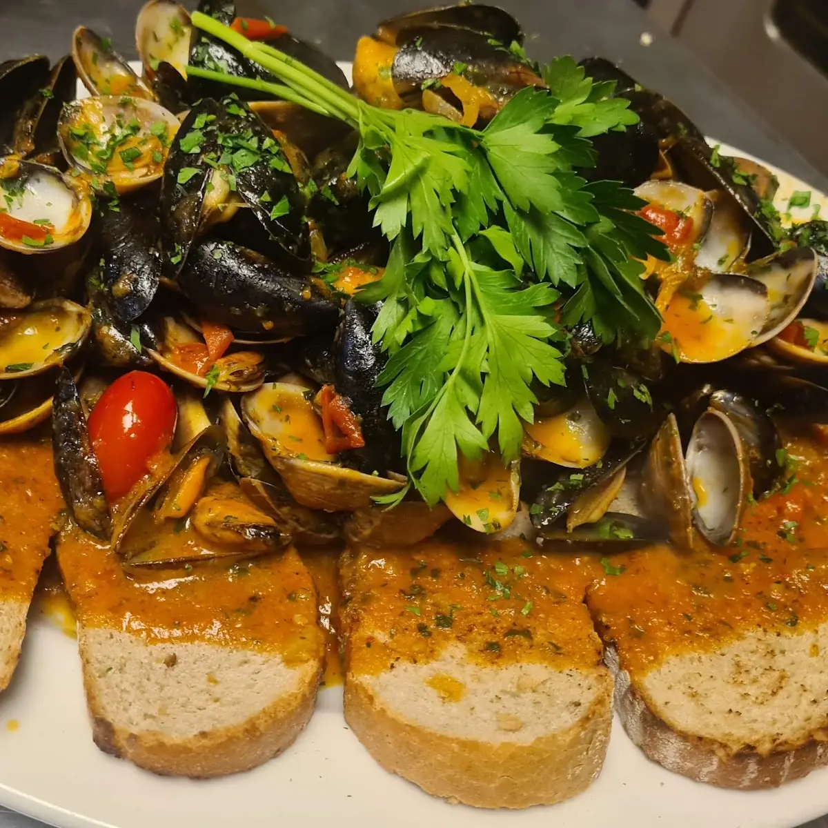 Vorspeise Mischmuschen Mit Tomatensauce