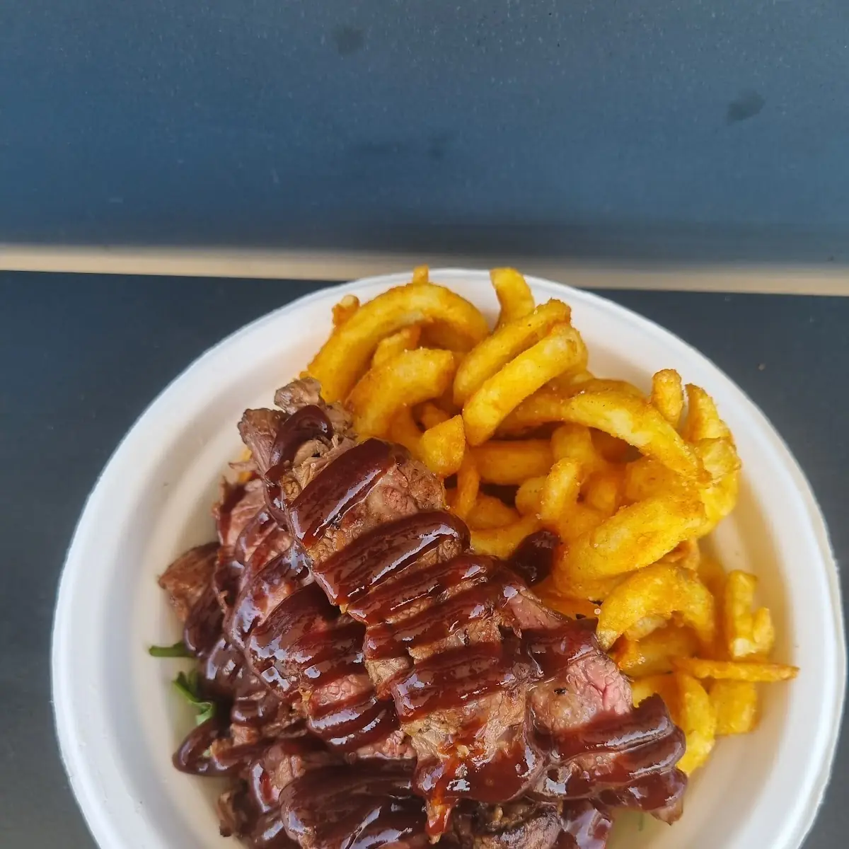 Flanksteak Mit Curly Fries