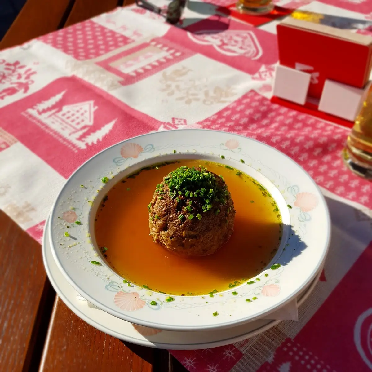 Tiroler Knödelsuppe