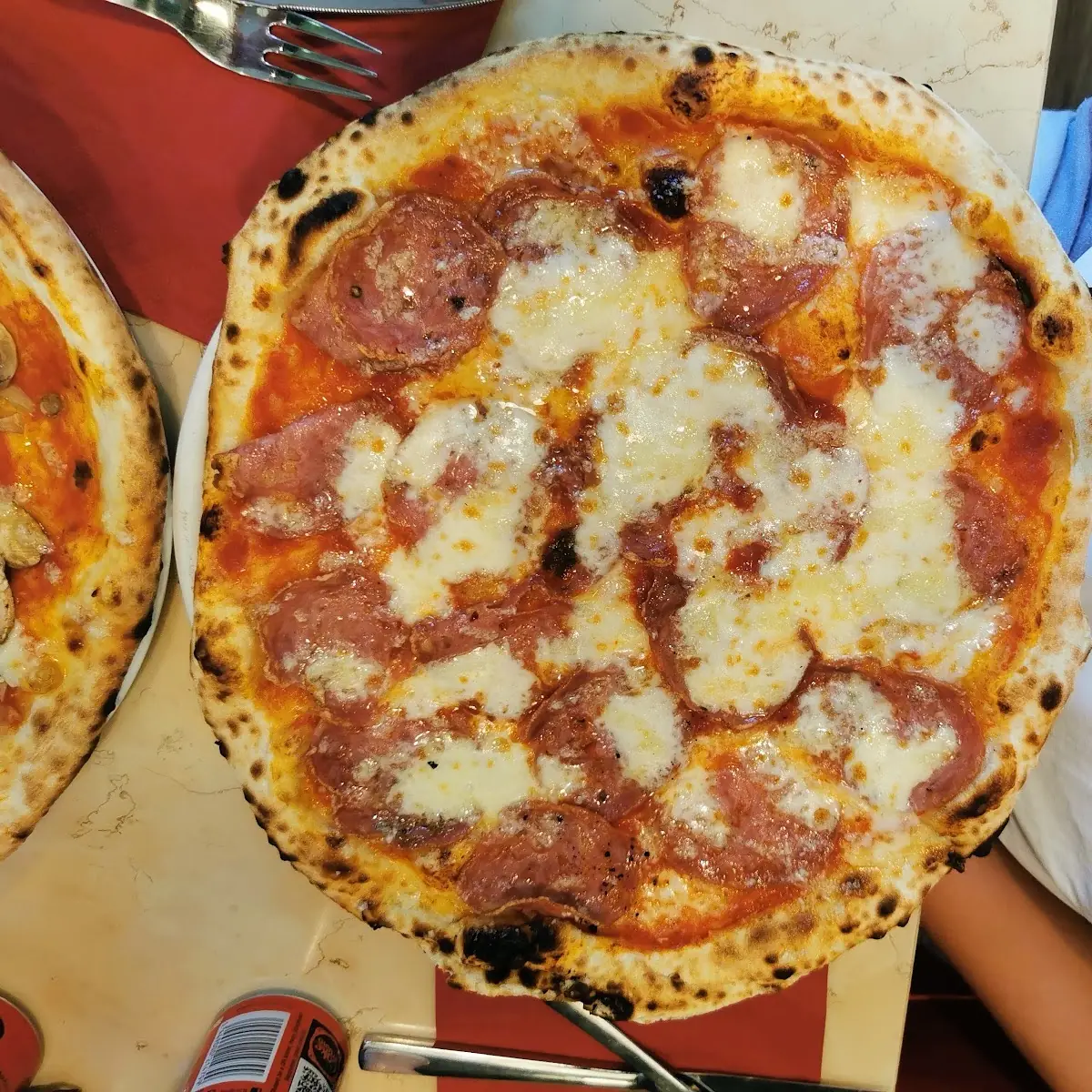 Salami Pizza