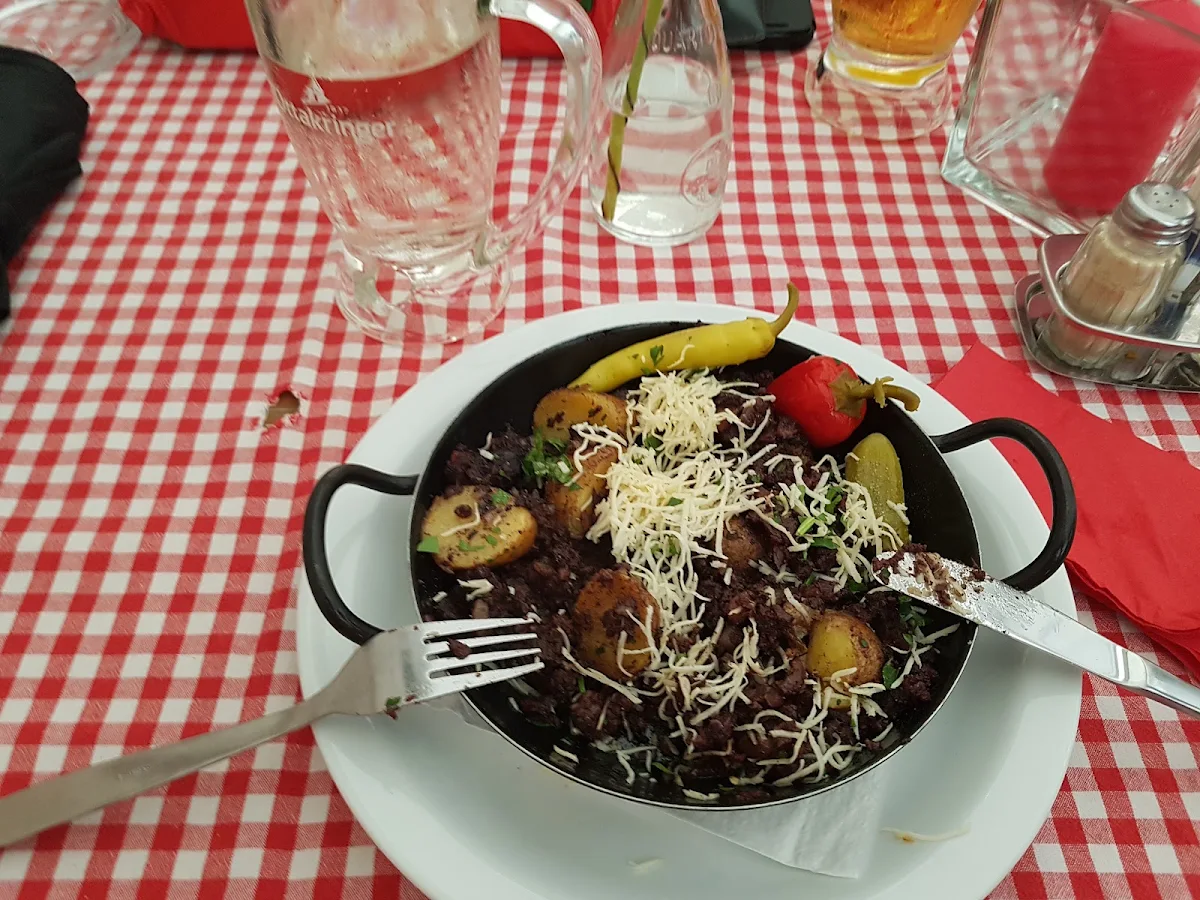 Blunzengröstl Von Sonnberg Mit Krautsalat