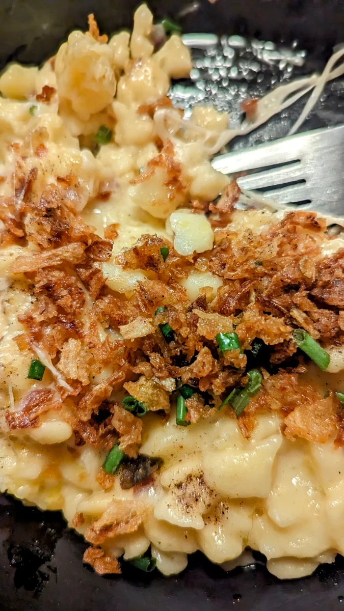 Hausgemachte Käsespätzle Wie Im Pinzgau Mit Graukäse Röstzwiebel Und Grünem Salat