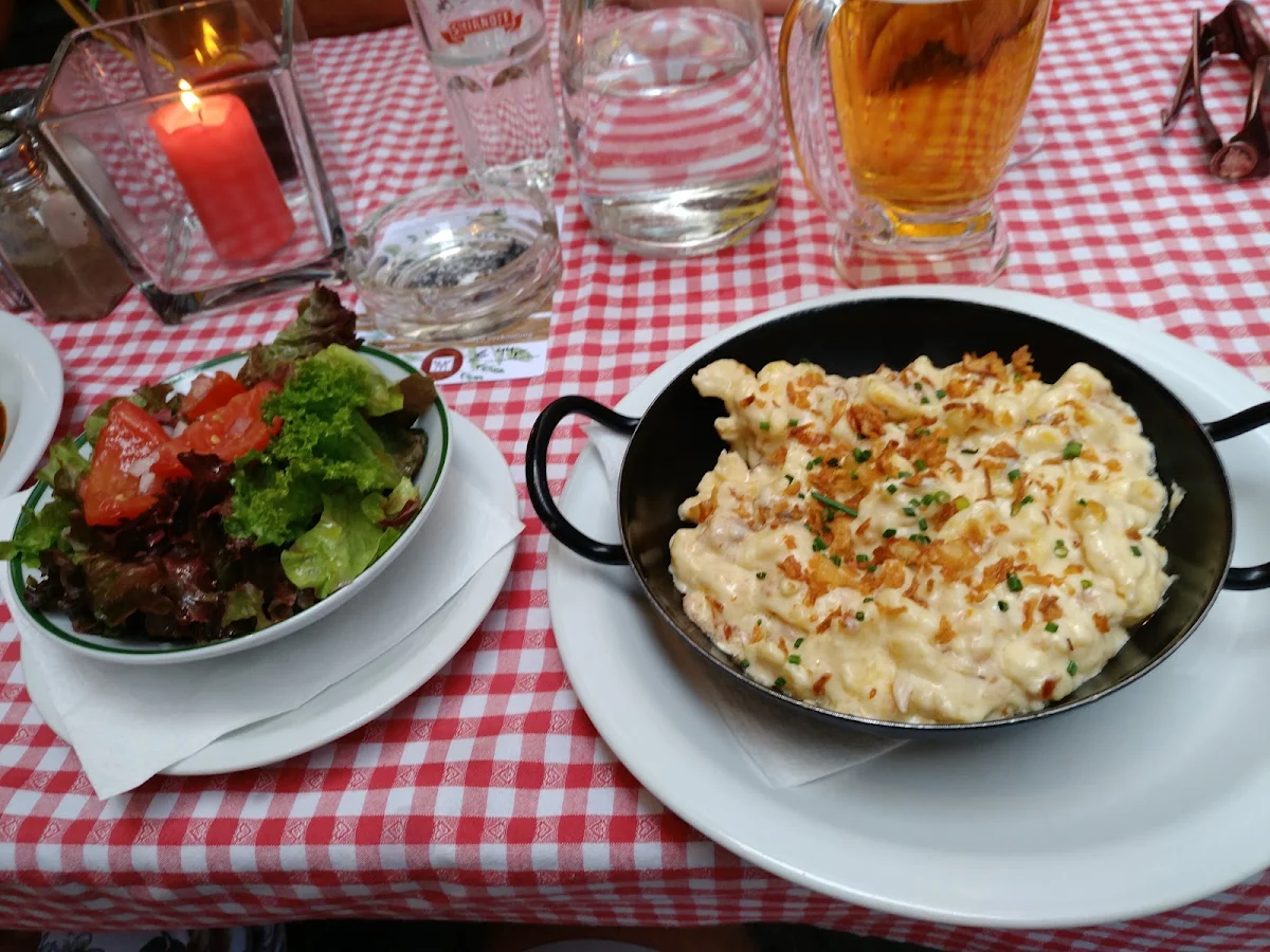 Käsespätzle Mit Blattsalat