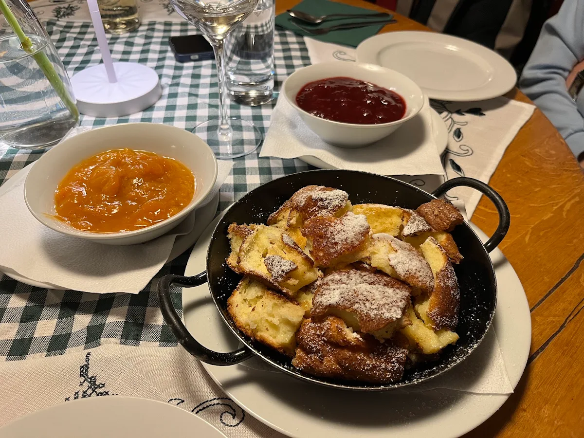 Klassischer Kaiserschmarrn Mit Zwetschkenröster