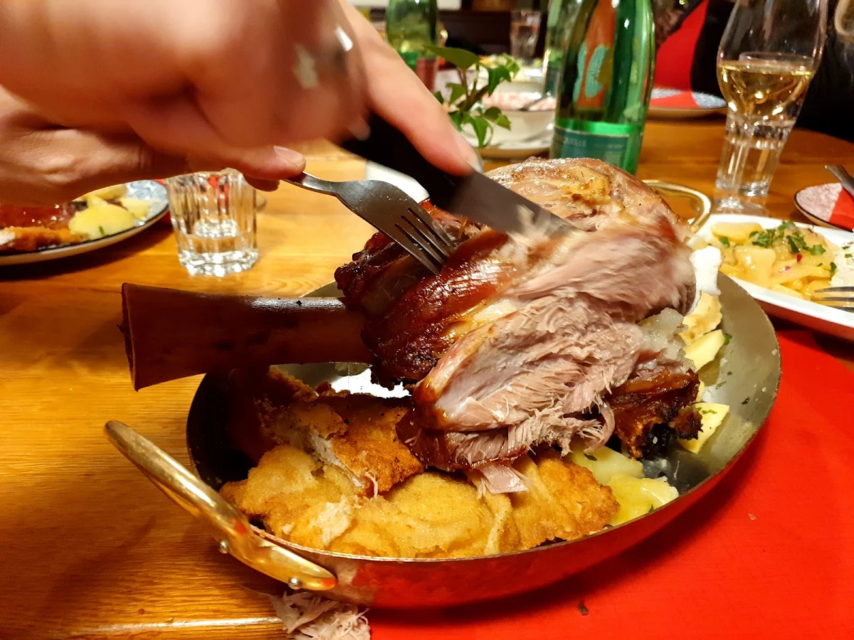 Steirisches Freiland-grillhuhn Von Hödl Mit Erdäpfelsalat