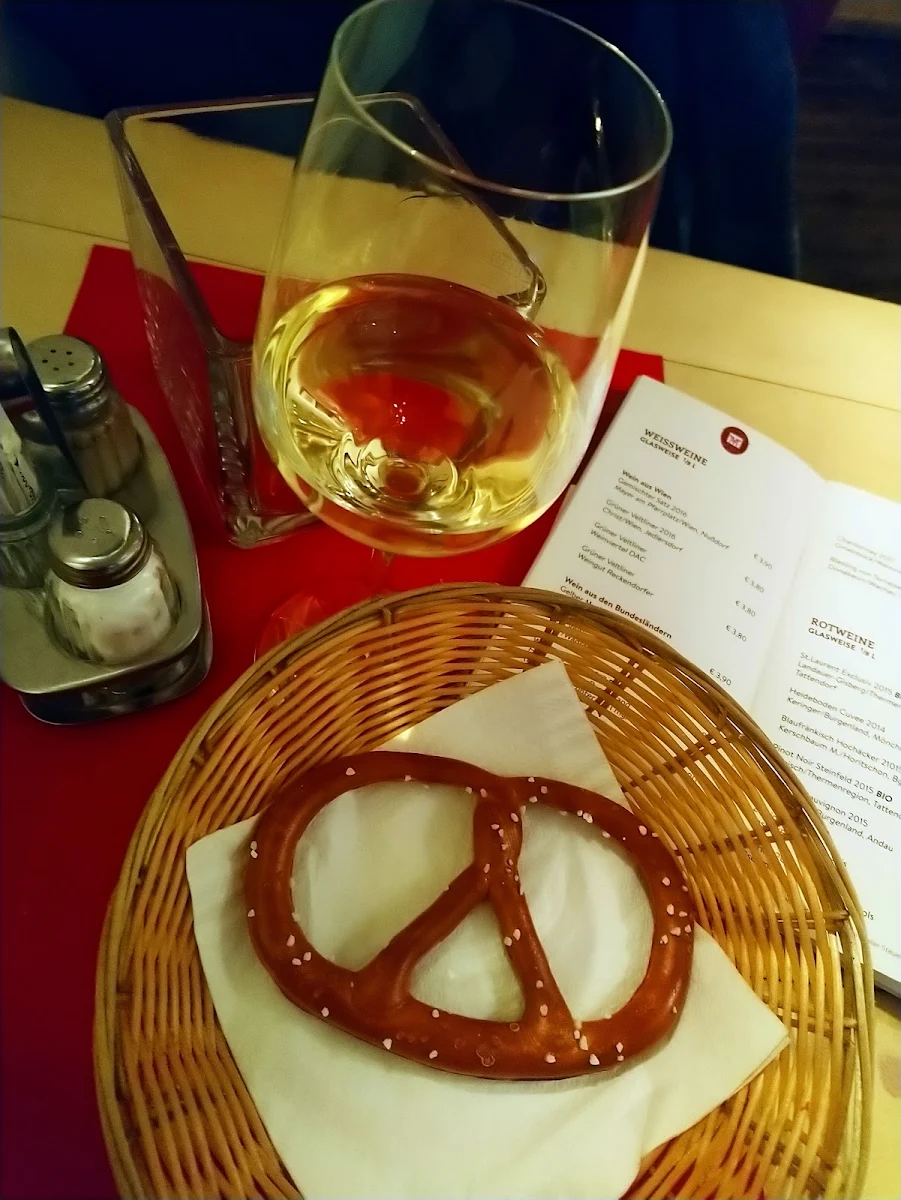 Wine & Bretzell