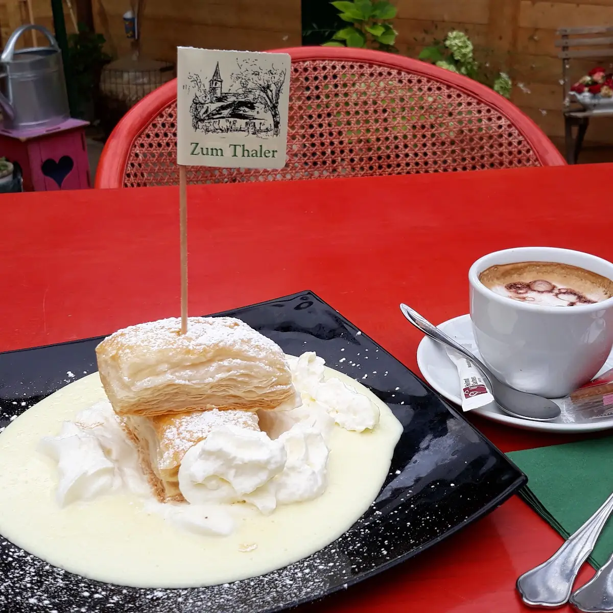 Cremeschnitte Und Melange