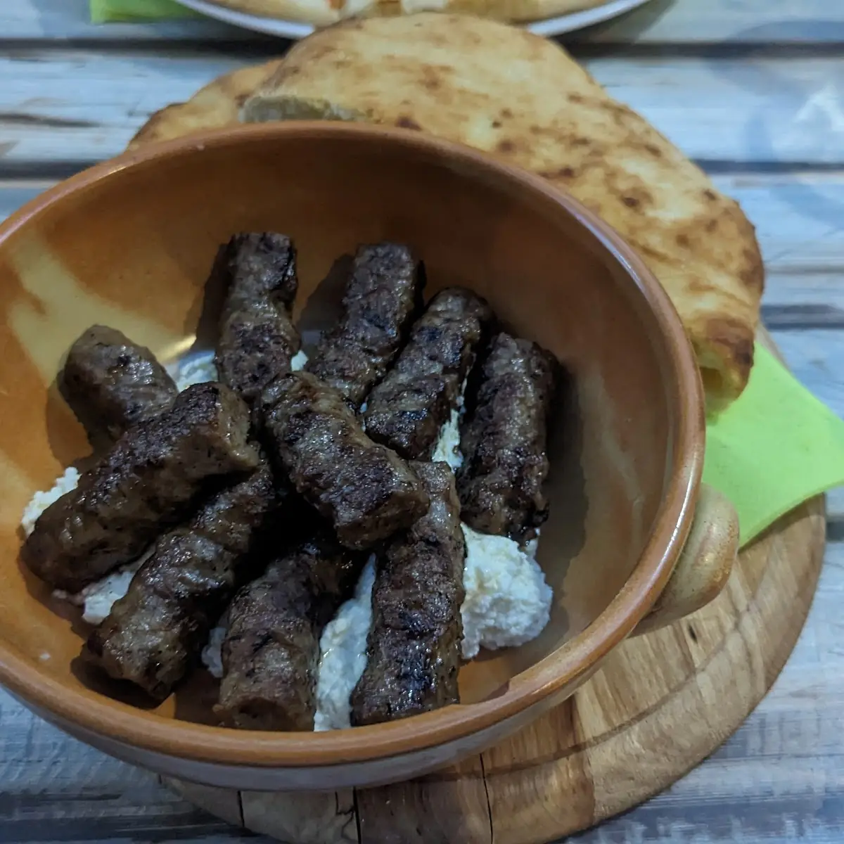 Cevapcici In Kajmak Mit Brot 100 Rind