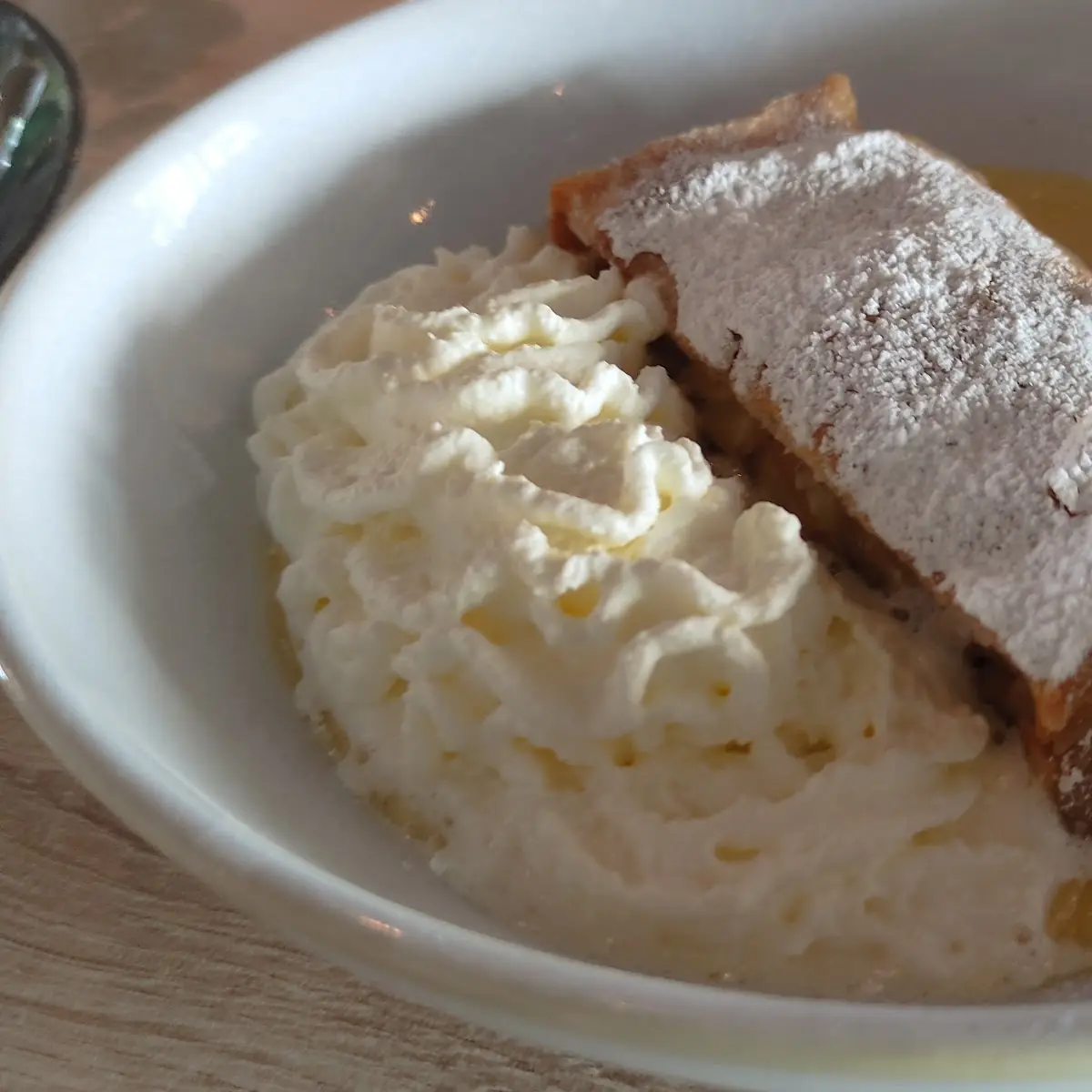 Apfelstrudel Mit Vanillesauce