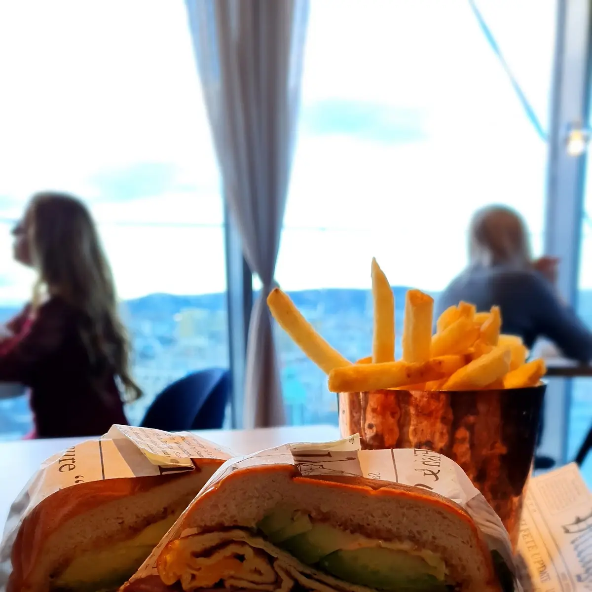 Sacher Hotdog Vom Kalb Mit Pommes