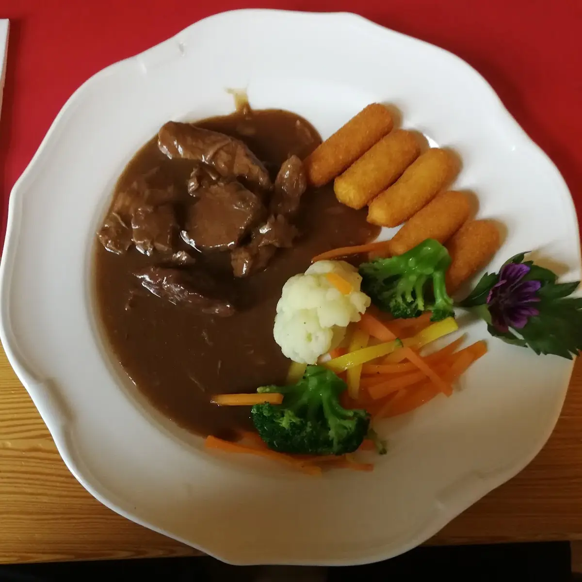 Rindergeschnetzeltes Menue