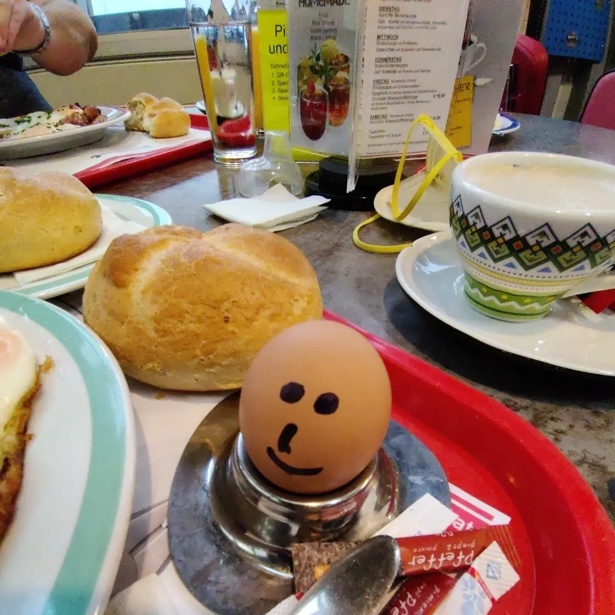 Das Frühstücksei Mit Einem Lächeln