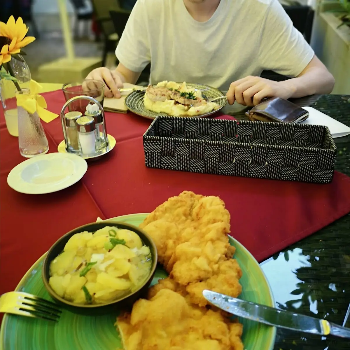 Schnitzerl Mit Erdäpfelsalat