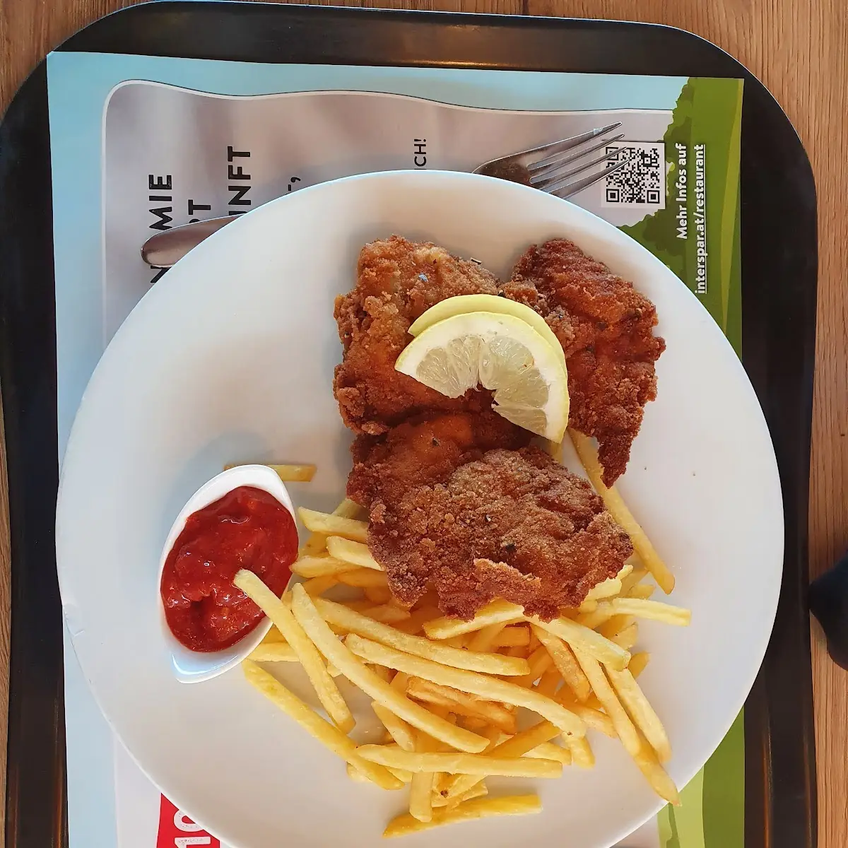 Hühnerschnitzel In Kürbiskernpanade Mit Pommes