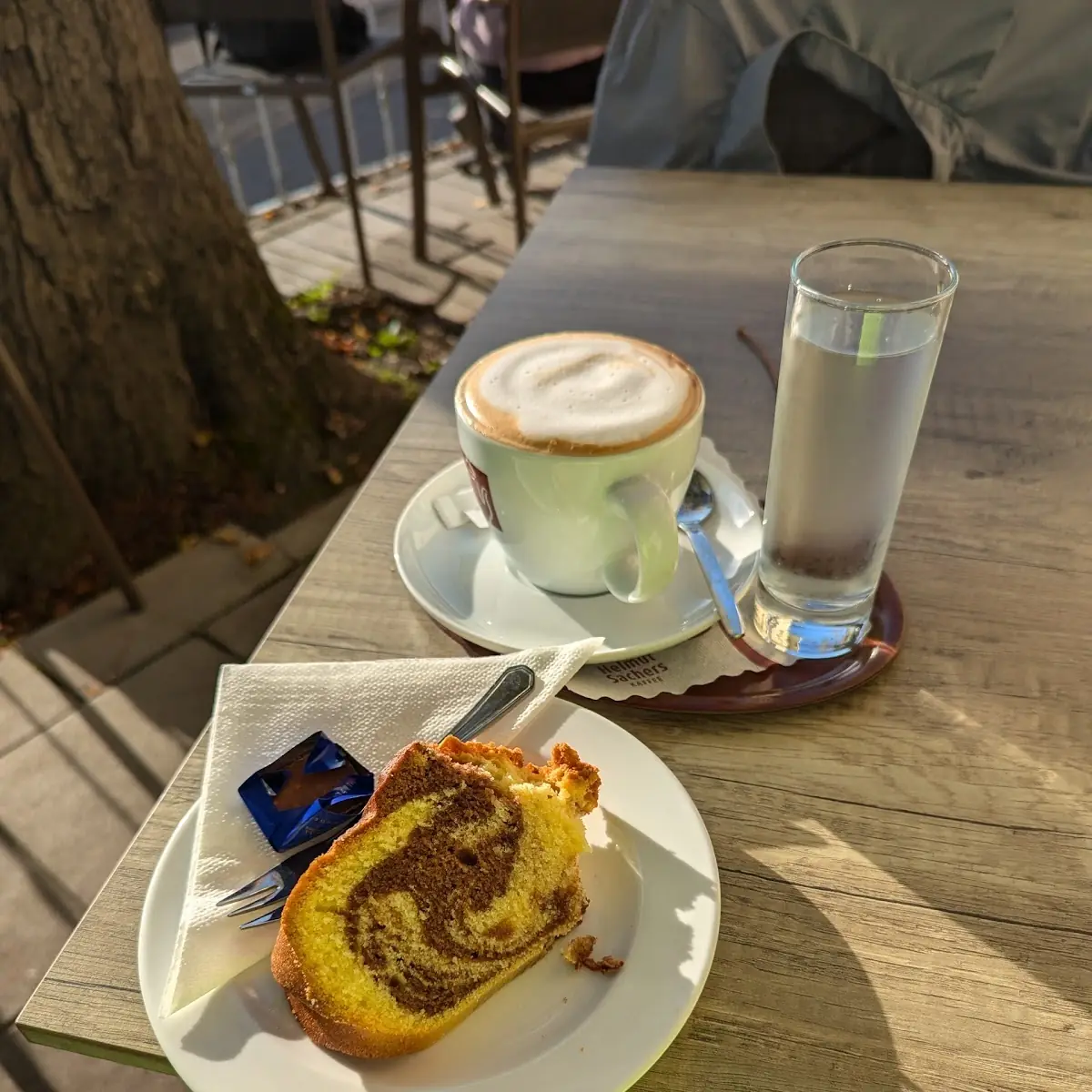 Gugelhupf Mit Cappuccino