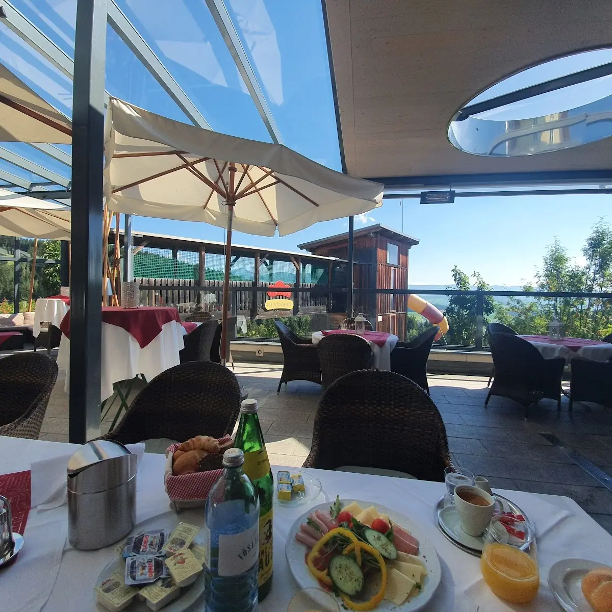 Frühstück Auf Der Terrasse